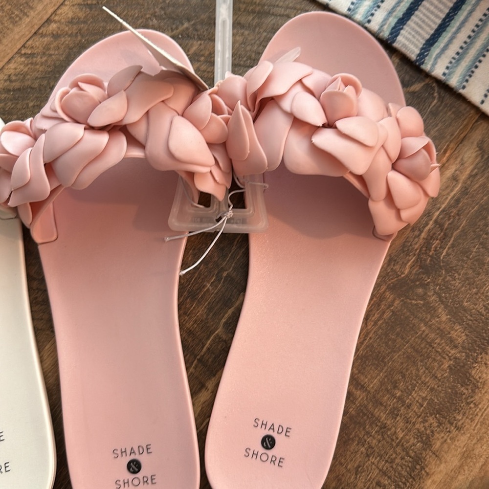 Three pairs ladies sandals - Picture 2 of 5
